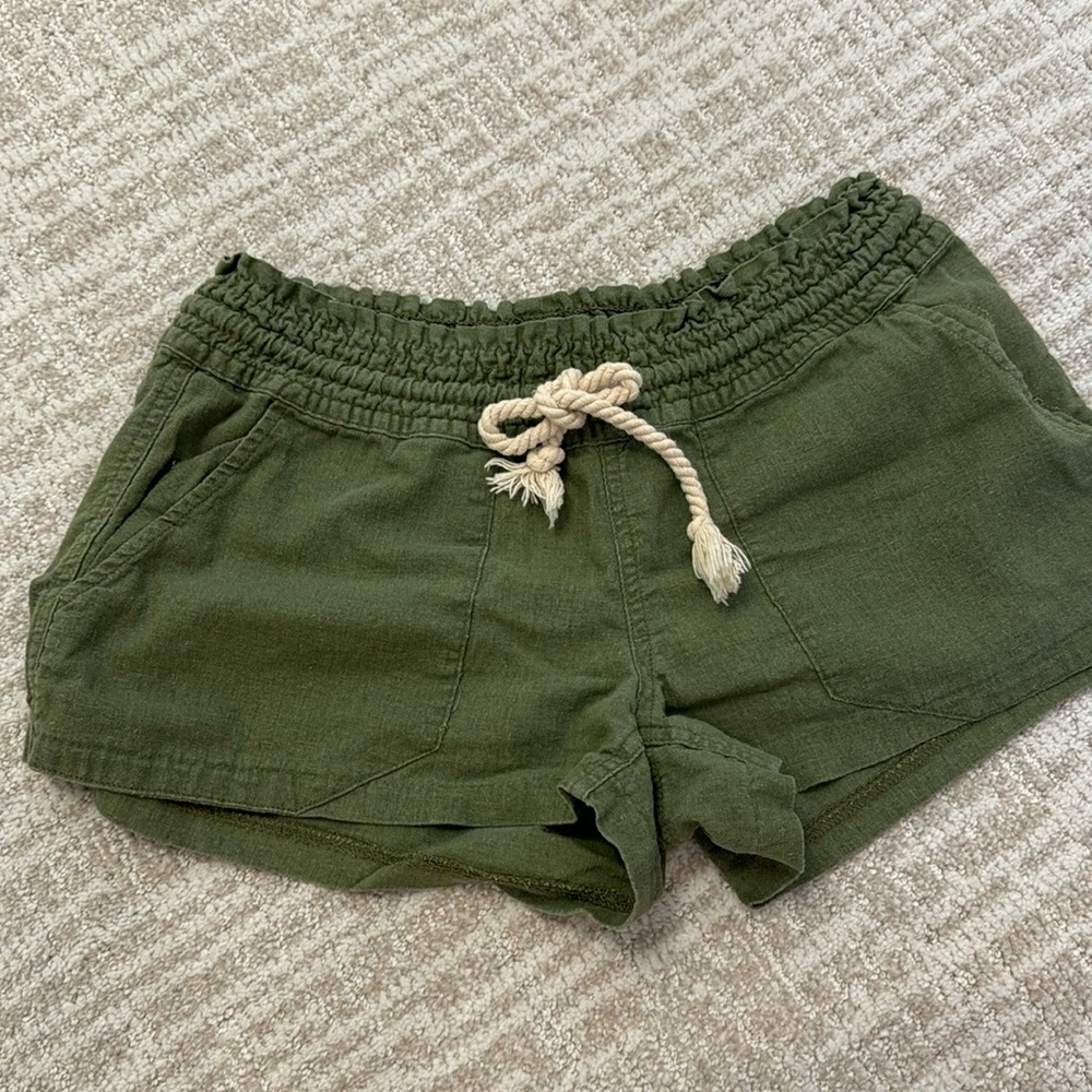 Green Roxy linen shorts